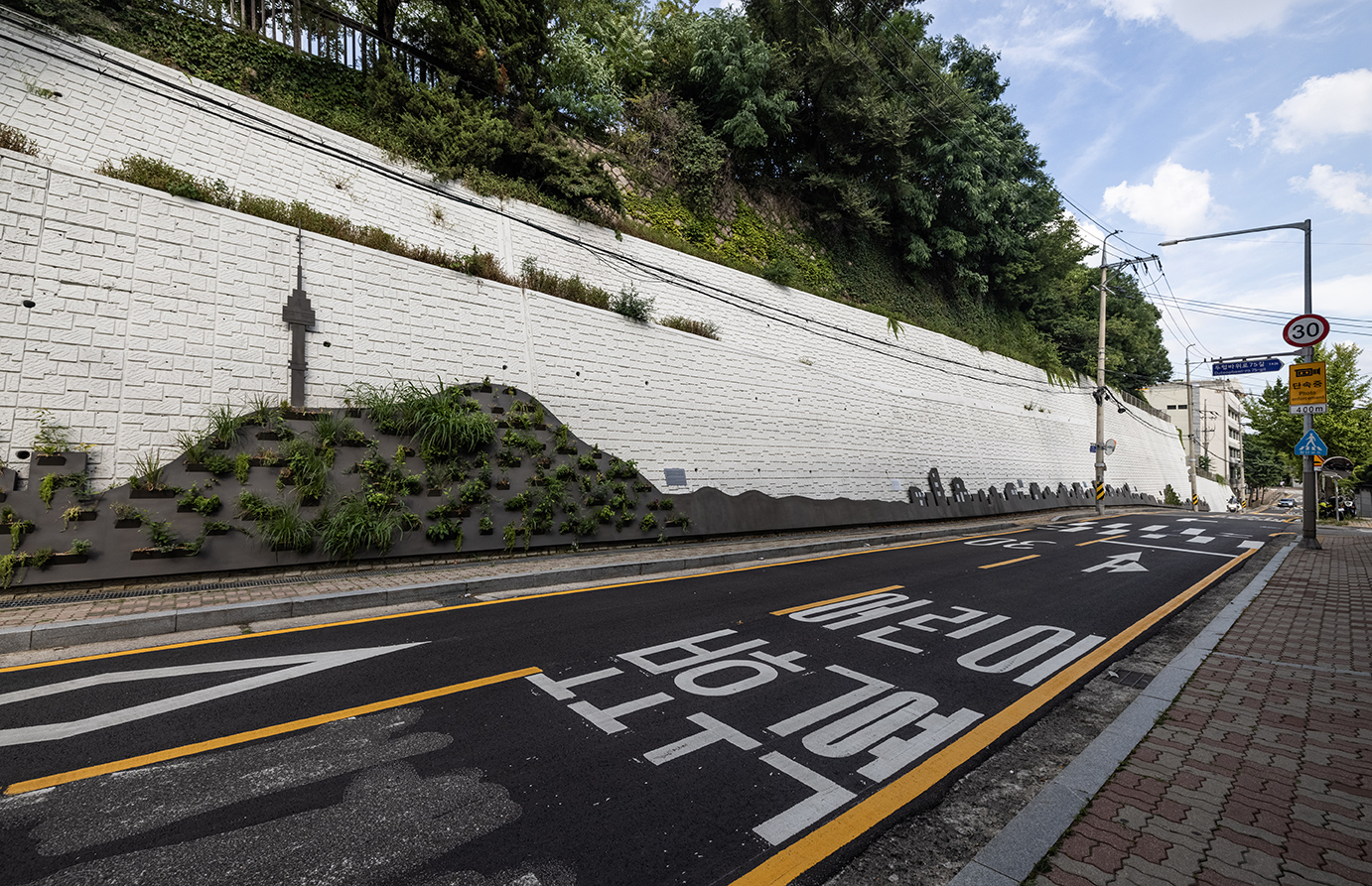 어린이 보호 구역 제14회 대한민국 공공디자인 대상 우수상 수상작 ‘후암마중’ | 사진 제공 : 후암마중