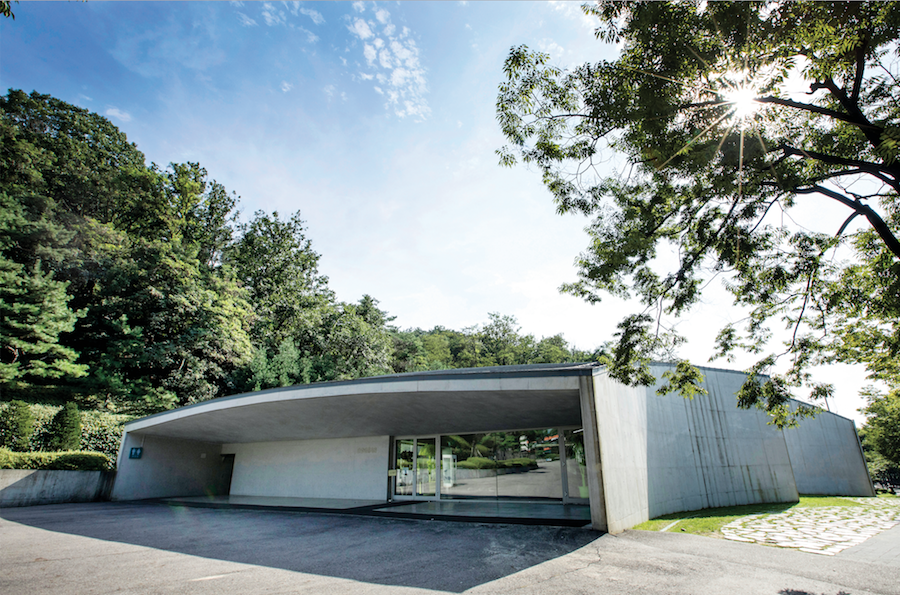 포르투갈을 대표하는 건축가 알바루 시자 비에이라가 지은 안양파빌리온.