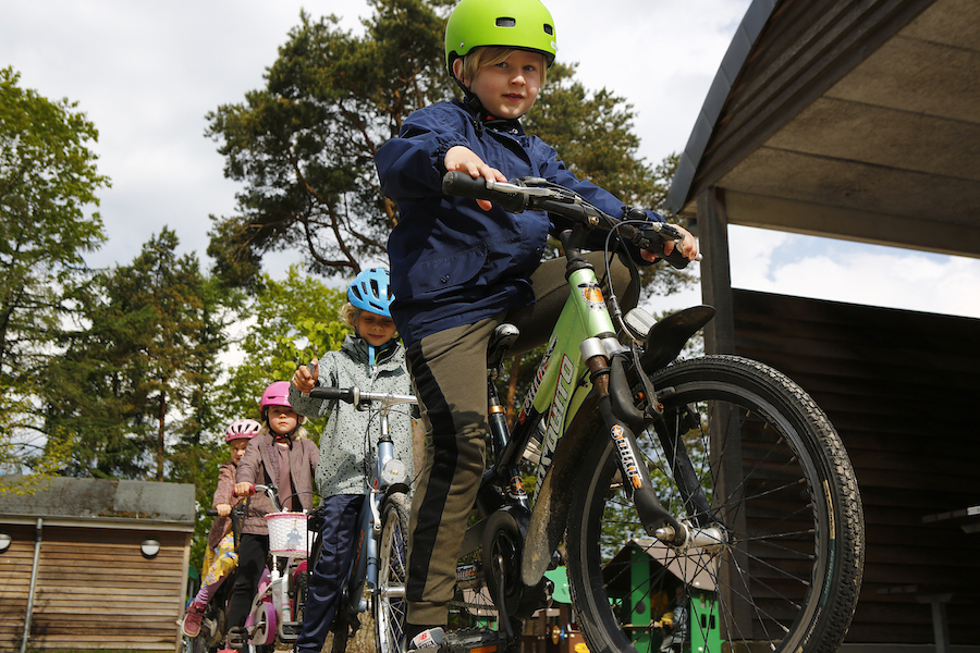 2세부터 12세까지 어린이를 위한 자전거 놀이